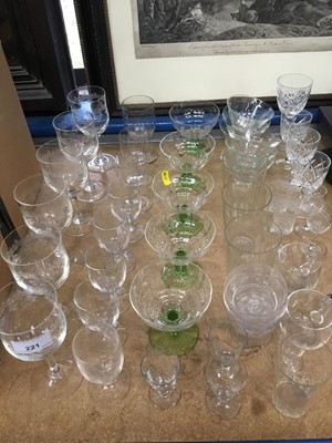 Lot 221 - Various glassware
