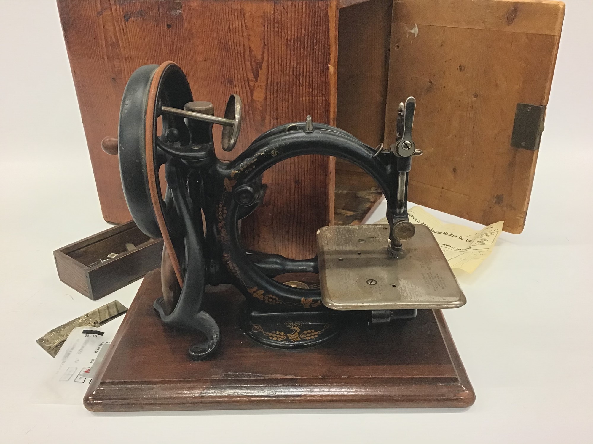 Lot 1916 Wilcox and Gibbs sewing machine in case