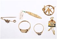 Lot 750 - Group of jewellery - to include diamond single...