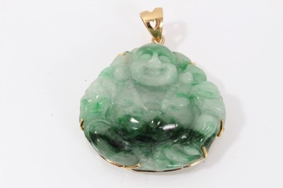 Lot 432 - Chinese carved green hardstone pendant in gold mount