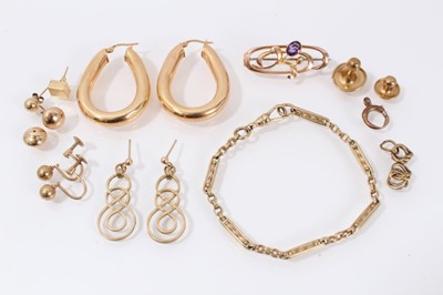 Lot 490 - Group of 9ct gold jewellery to include an Edwardian amethyst brooch, earrings, bracelet studs etc