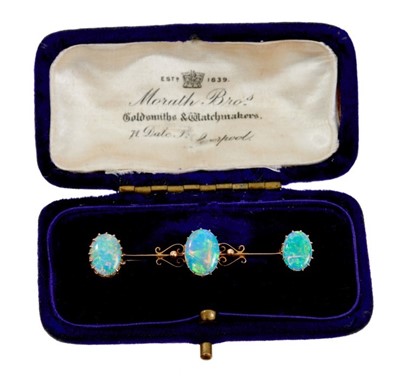 Lot 497 - Edwardian opal bar brooch