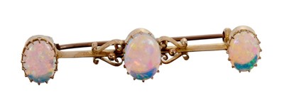 Lot 497 - Edwardian opal bar brooch