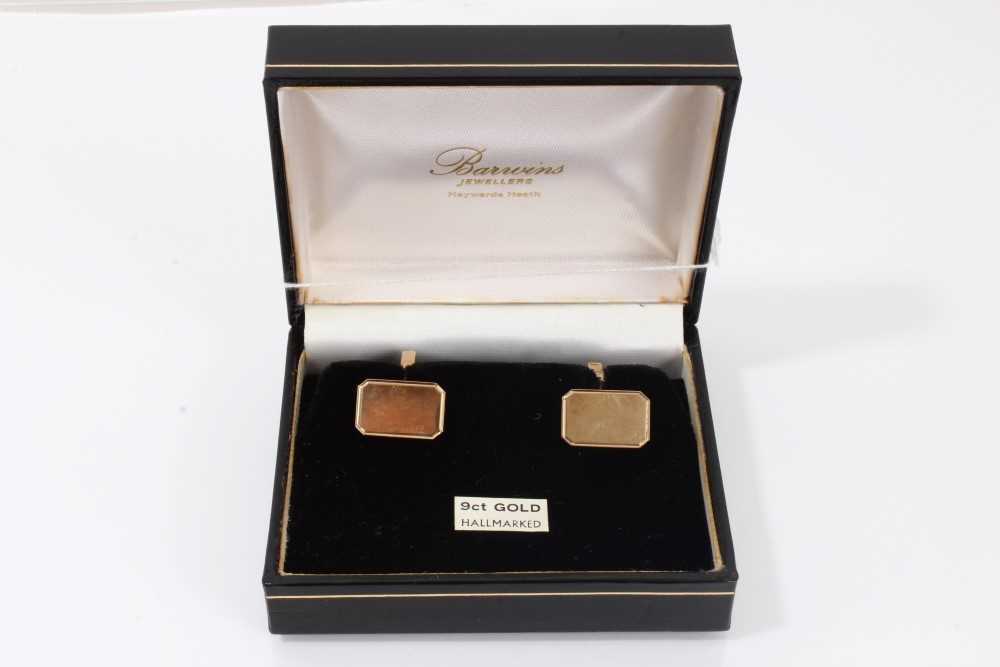 Lot 498 - Pair of 9ct gold cufflinks