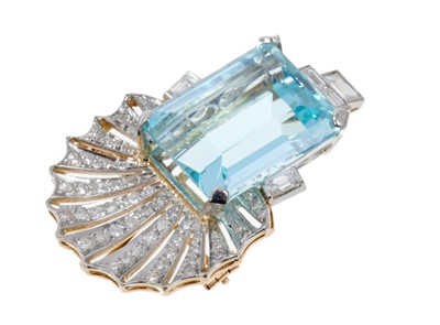 Lot 404 - Art Deco aquamarine and diamond pendant brooch with a large rectangular step cut aquamarine measuring approximately 19.05mm x 15.85mm x 10.25mm, in claw setting with baguette cut diamonds, surmount...