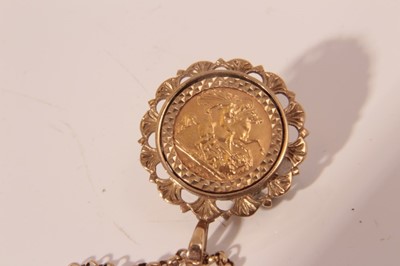 Lot 448 - G.B. - Gold Half Sovereign Elizabeth II 1982 set in gold ring mount