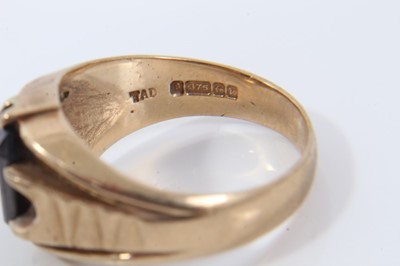 Lot 80 - 9ct gold garnet signet ring