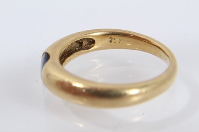 Lot 455 - Gold sapphire ring