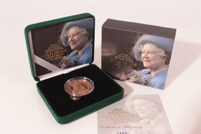 Lot 485 - G.B. - The Royal Mint issued Queen Elizabeth The Queen Mother gold proof memorial crown 2002 in case of issue with Certificate of Authenticity (1 coin)