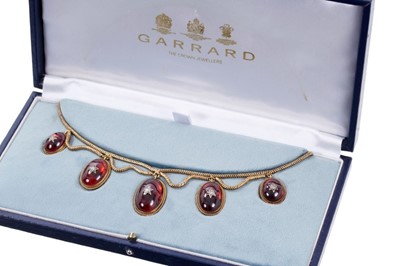 Lot 442 - Victorian gold and cabochon garnet fringe necklace with five graduated oval cabochon garnets with applied rose cut diamond stars, with rope twist borders and glazed locket compartment to the revers...