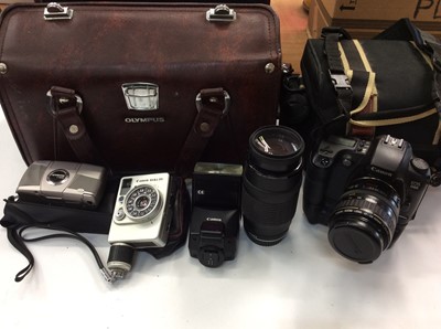 Lot 858 - Canon EOS D60 digital camera with Canon 28-105mm ultrasonic zoom lens, Canon 50-200mm zoom lens and other cameras/accessories