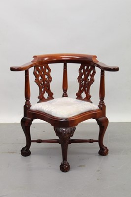 Lot 1311 - Georgian style mahogany childs corner chair