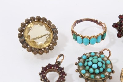Lot 544 - Group of antique jewellery to include a Regency turquoise cabochon ring, Victorian turquoise and seed pearl pendant, pair of carnelian pendant earrings, and other jewellery