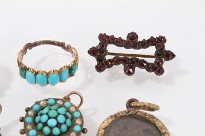 Lot 544 - Group of antique jewellery to include a Regency turquoise cabochon ring, Victorian turquoise and seed pearl pendant, pair of carnelian pendant earrings, and other jewellery