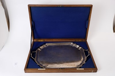 Lot 360 - Good quality George V silver serving tray of rectangular form with pie crust corners and twin handles, (Birmingham 1922), Maker, Goldsmiths & Silversmiths Company, supplied in original oak box with...