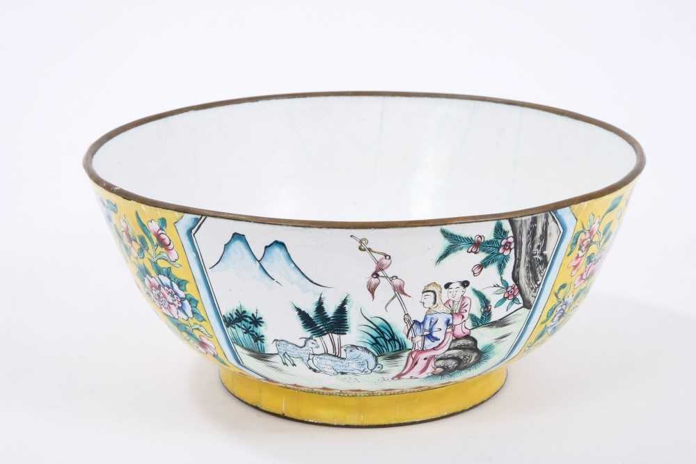 Lot 153 - Chinese Canton enamel bowl
