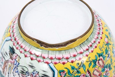 Lot 153 - Chinese Canton enamel bowl