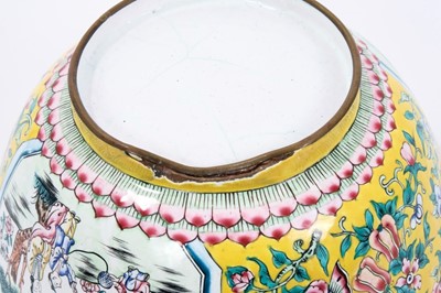 Lot 227 - Chinese Canton enamel bowl