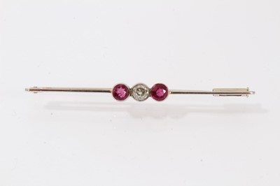 Lot 568 - Edwardian diamond and pink stone bar brooch