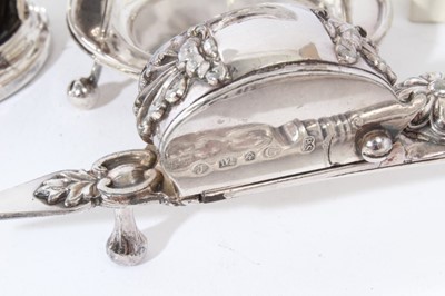 Lot 117 - Unusual Edwardian silver pen stand in the form of a wish bone with integral pen wipe on circular base (Chester 1906), together with a group of Georgian