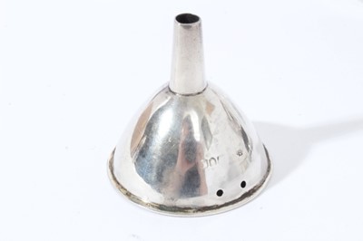 Lot 117 - Unusual Edwardian silver pen stand in the form of a wish bone with integral pen wipe on circular base (Chester 1906), together with a group of Georgian