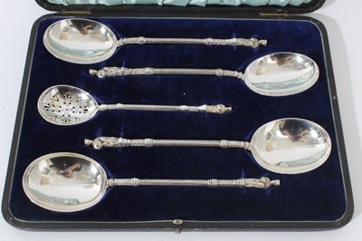 Lot 118 - Good quality late Victorian silver fruit set cased as apostle spoons, comprising one sifter spoon and four serving spoons, (Sheffield 1899), maker Walker & Hall in a velvet