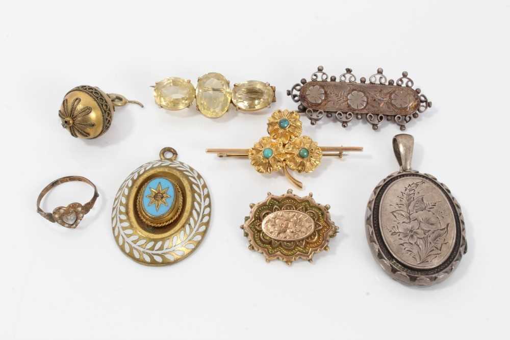 Lot 11 - Group of Victorian jewellery to include a moonstone and seed pearl heart-shape ring, two Victorian gold brooches and five other Victorian items