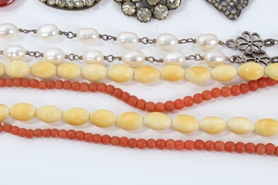 Lot 12 - Group of antique and vintage jewellery to include silver and paste set pendant,antique coral bead necklace, cultured pearl necklace and other jewellery