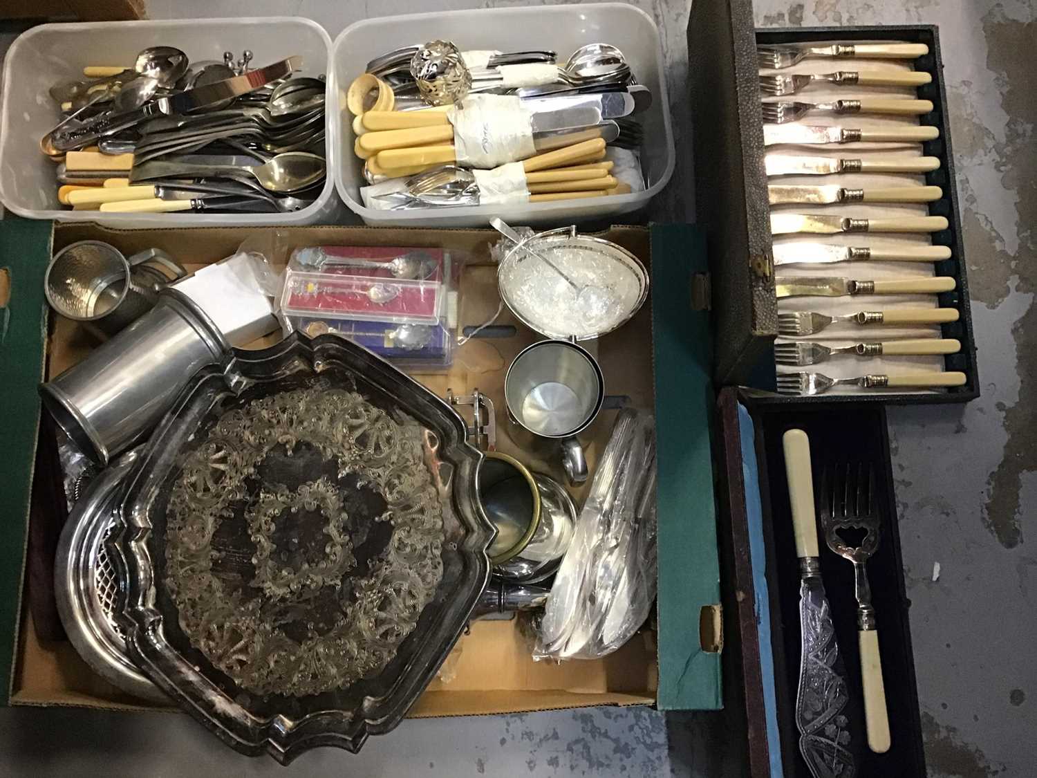 Lot 526 - Silver plated cutlery and other plated ware