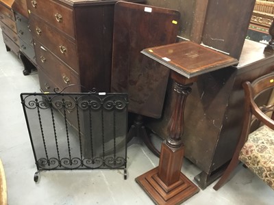 Lot 891 - Edwardian jardinière stand, tilt top table and black metal fire guard