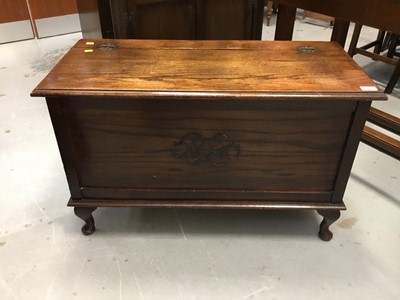 Lot 857 - 1930s Oak blanket box with rising lid on cabriole legs 91cm