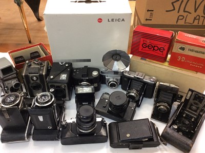 Lot 851 - Collection of cameras and photographic equipment