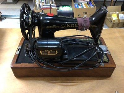Lot 1872 - Singer electric sewing machine in case