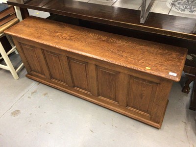 Lot 900 - Narrow oak hall chest /seat with rising lid and panelled decoration 139 cm