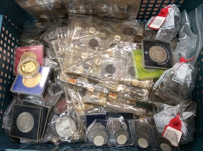 Lot 402 - Quantity of mixed coins including Commemorative box set