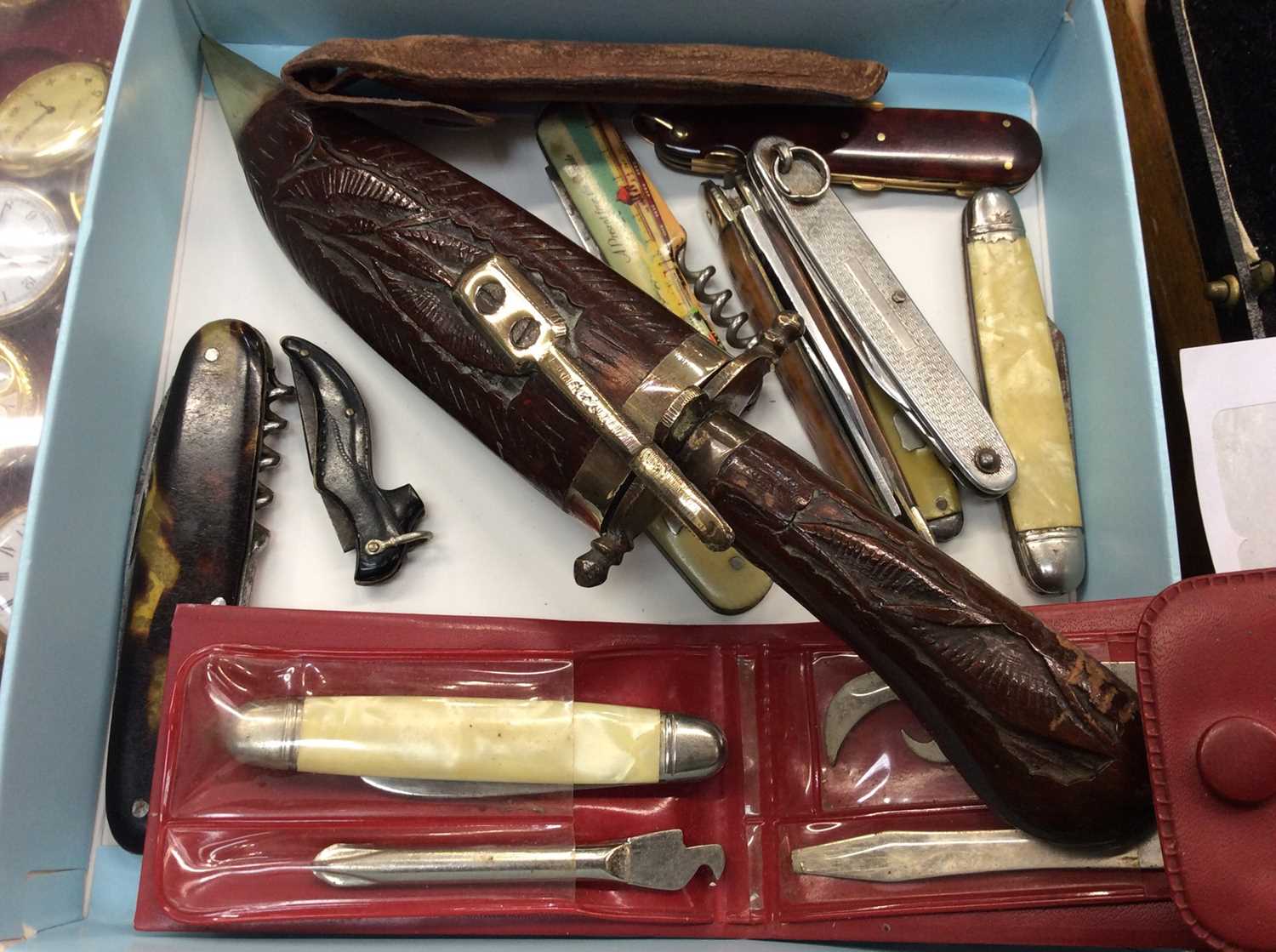 Lot 478 - Small collection of pen knives, including a