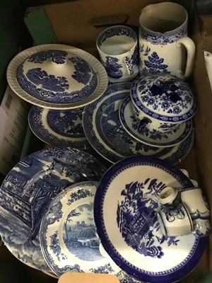 Lot 170 - Collection of antique and modern blue and white transfer printed china to include tea ware and dinner wares