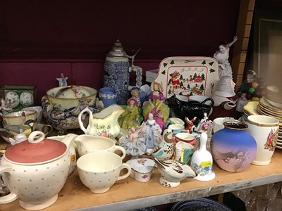 Lot 540 - Susie Cooper tea ware, Royal Doulton balloon seller plus other ceramics