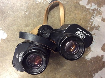 Lot 439 - Three pairs binoculars including Carl Zeiss, Prinzlux and Oculus Hoya