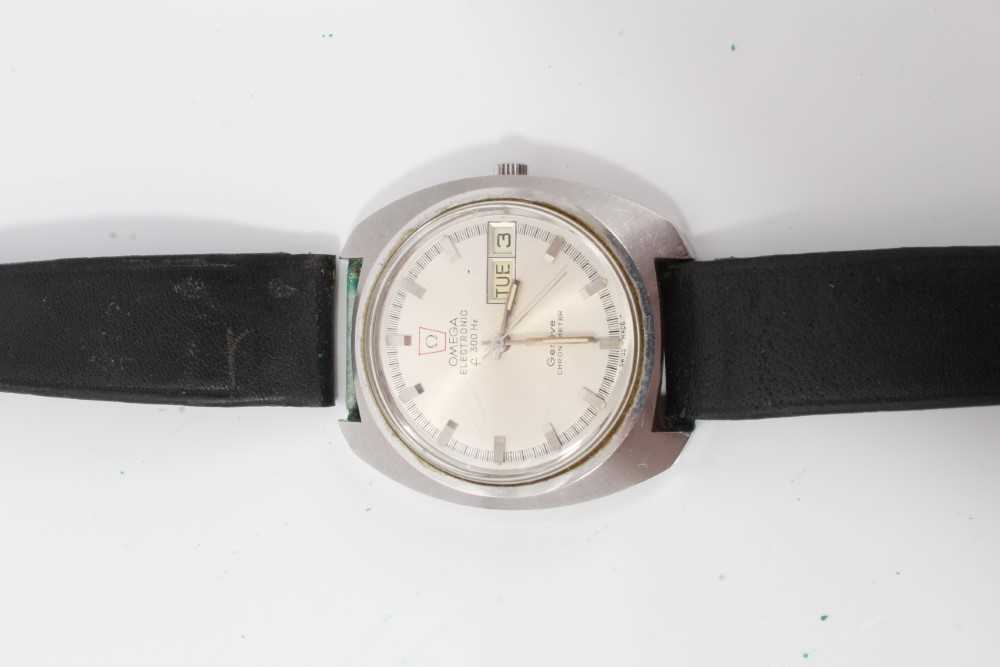 Lot 179 - 1960s gentlemen's Omega Electronic Genève wristwatch, the circular brushed satin dial with day and date, centre seconds, applied steel baton hour markers, in stainless steel tonneau shape case