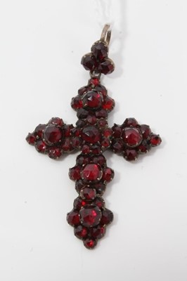 Lot 241 - 19th century Bohemian garnet cross pendant