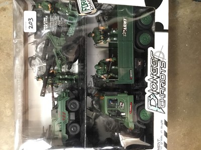 Lot 203 - Selection of toys to include diecast, army vehicles, matchbox etc
