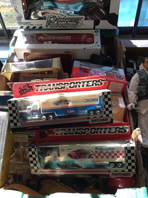 Lot 203 - Selection of toys to include diecast, army vehicles, matchbox etc