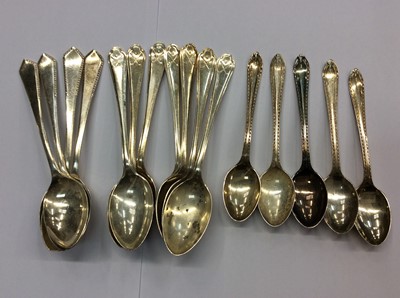 Lot 681 - Seven silver golfing teaspoons and others