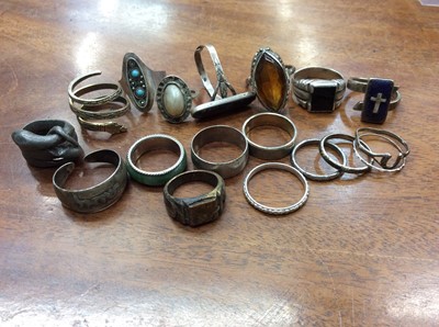 Lot 677 - Group silver, white metal and other rings