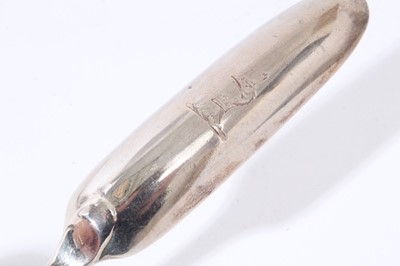 Lot 91 - George III silver double ended marrow scoop with engraved crest (London 1813)