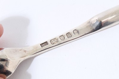 Lot 91 - George III silver double ended marrow scoop with engraved crest (London 1813)