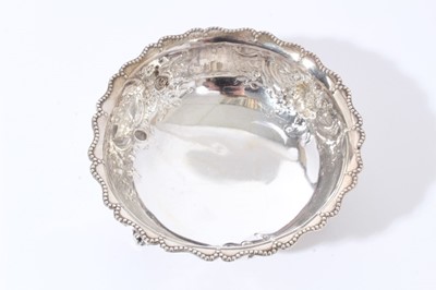 Lot 6 - Victorian silver sugar bowl of circular form with foliate embossed borders, on three scroll feet ( London 1877), 4ozs