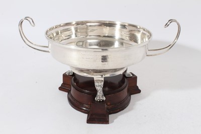 Lot 215 - George V silver rose bowl of shallow circular form, with two wire frame handles, with presentation inscription to 'Harold Wilson Esq. M.S., F.R.C.S.