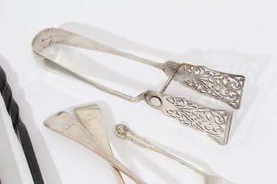 Lot 95 - Pair of George V silver Old English pattern salad servers with engraved armorials, (Sheffield 1914), maker Hukin & Heath, together with